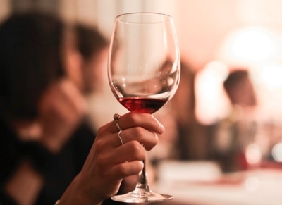 红酒品鉴指南 掌握品酒的步骤与技巧